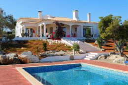 Detached 4 Villa set on a large plot with private...